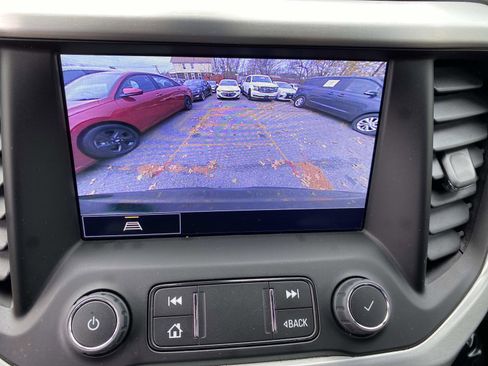 Used 2023 GMC Acadia SLT image 13