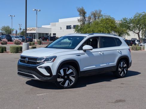 Used 2024 Volkswagen Taos SEL AWD/4WD image 34