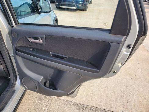 Used 2008 Suzuki SX4 AWD Hatchback w/ Touring Pkg image 8