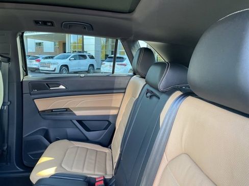 Used 2021 Volkswagen Atlas Cross Sport SEL Premium image 18