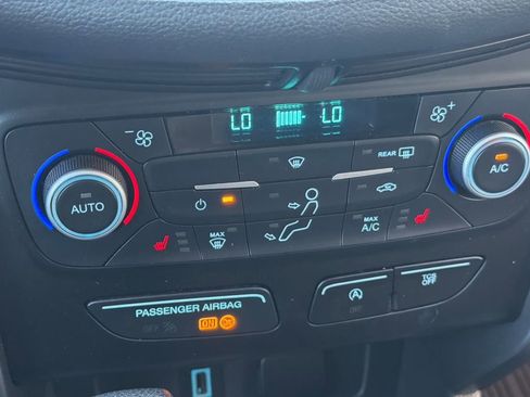 Used 2019 Ford Escape SE image 19