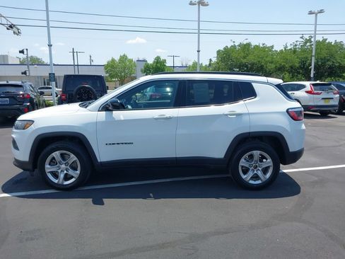 Used 2024 Jeep Compass Latitude AWD/4WD image 4