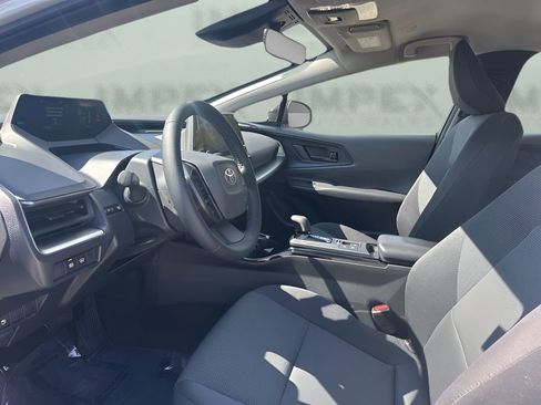 Used 2025 Toyota Prius XLE image 9
