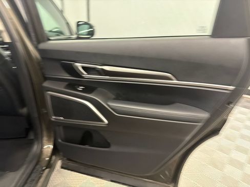 Used 2025 Kia Telluride S FWD image 17