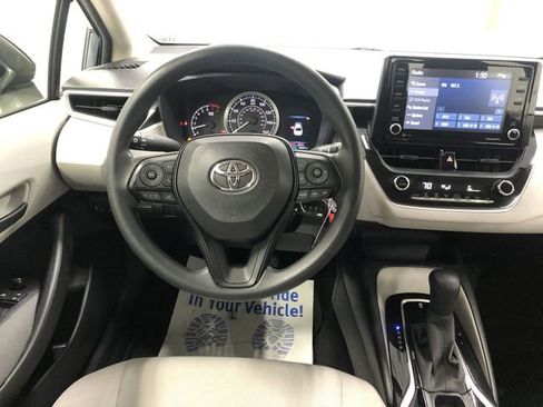 Used 2022 Toyota Corolla LE image 15