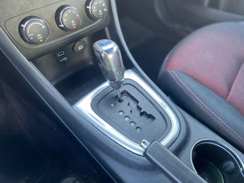 Used 2011 Dodge Avenger image 19