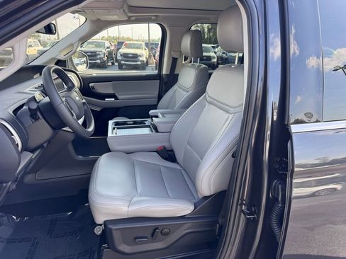 Used 2025 Ford Expedition Active image 22