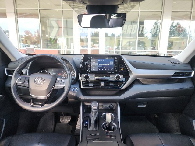 Used 2021 Toyota Highlander XLE AWD/4WD image 19