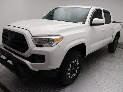 Certified 2018 Toyota Tacoma SR image 2