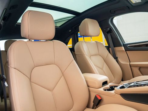 Used 2025 Porsche Macan image 27