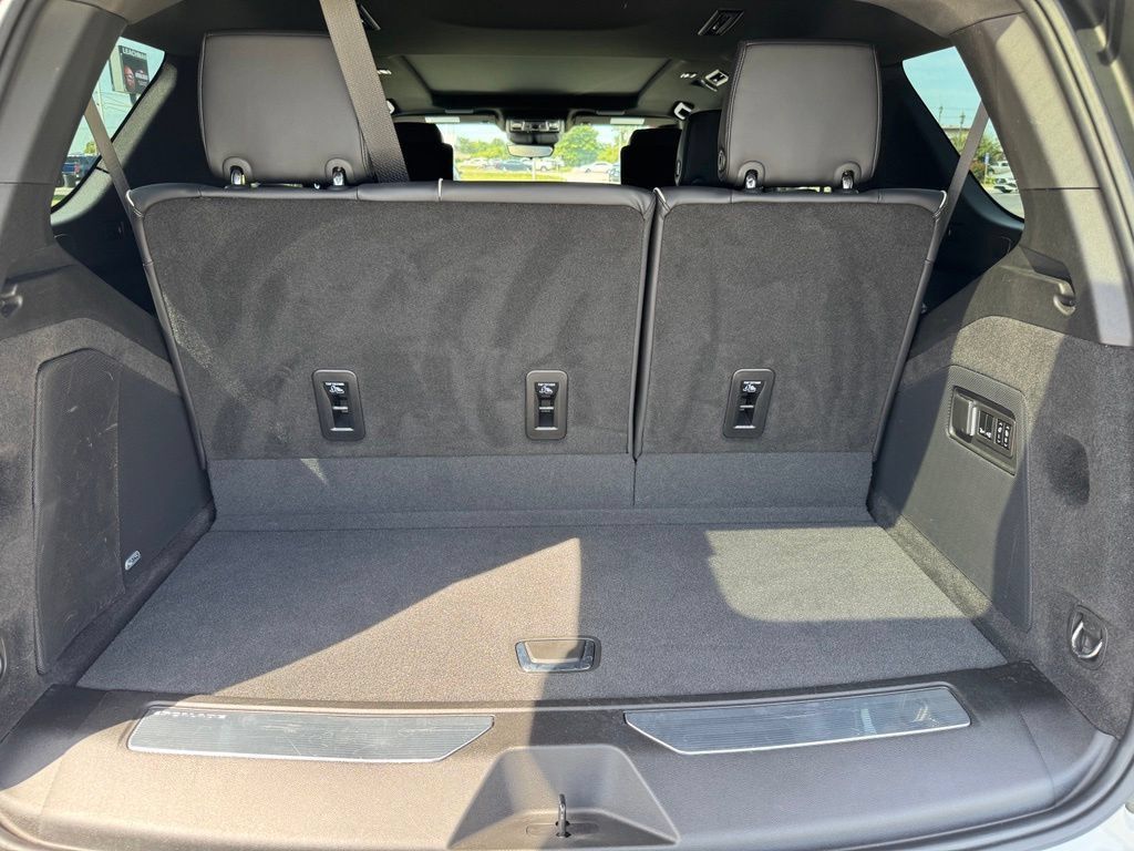 Certified 2024 Cadillac Escalade Premium Luxury w/ Performance Package AWD/4WD image 32
