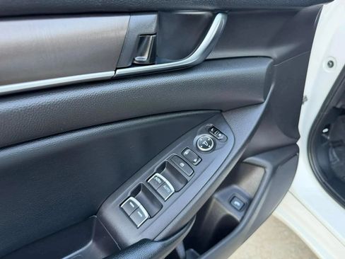 Used 2018 Honda Accord LX image 10