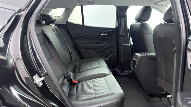 Used 2025 Chevrolet Trax LT w/ LT Convenience Package FWD image 19