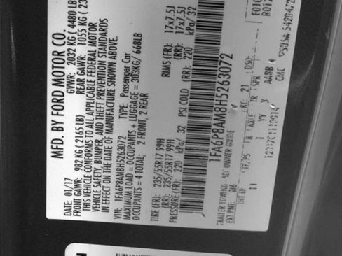 Used 2017 Ford Mustang Coupe RWD image 31