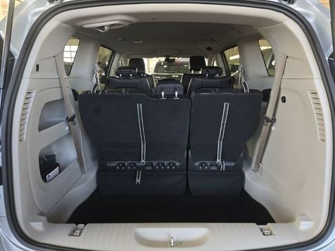 Used 2024 Chrysler Pacifica Touring-L FWD image 12