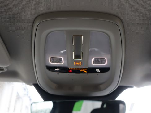 Certified 2025 Volvo XC90 B6 Plus image 29