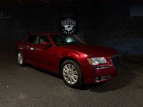 Used 2013 Chrysler 300 AWD w/ Driver Convenience Group image 8