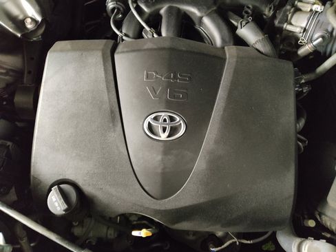 Used 2019 Toyota Highlander XLE image 30