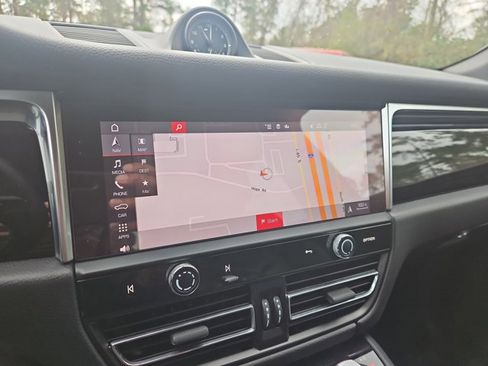 Used 2023 Porsche Macan image 13