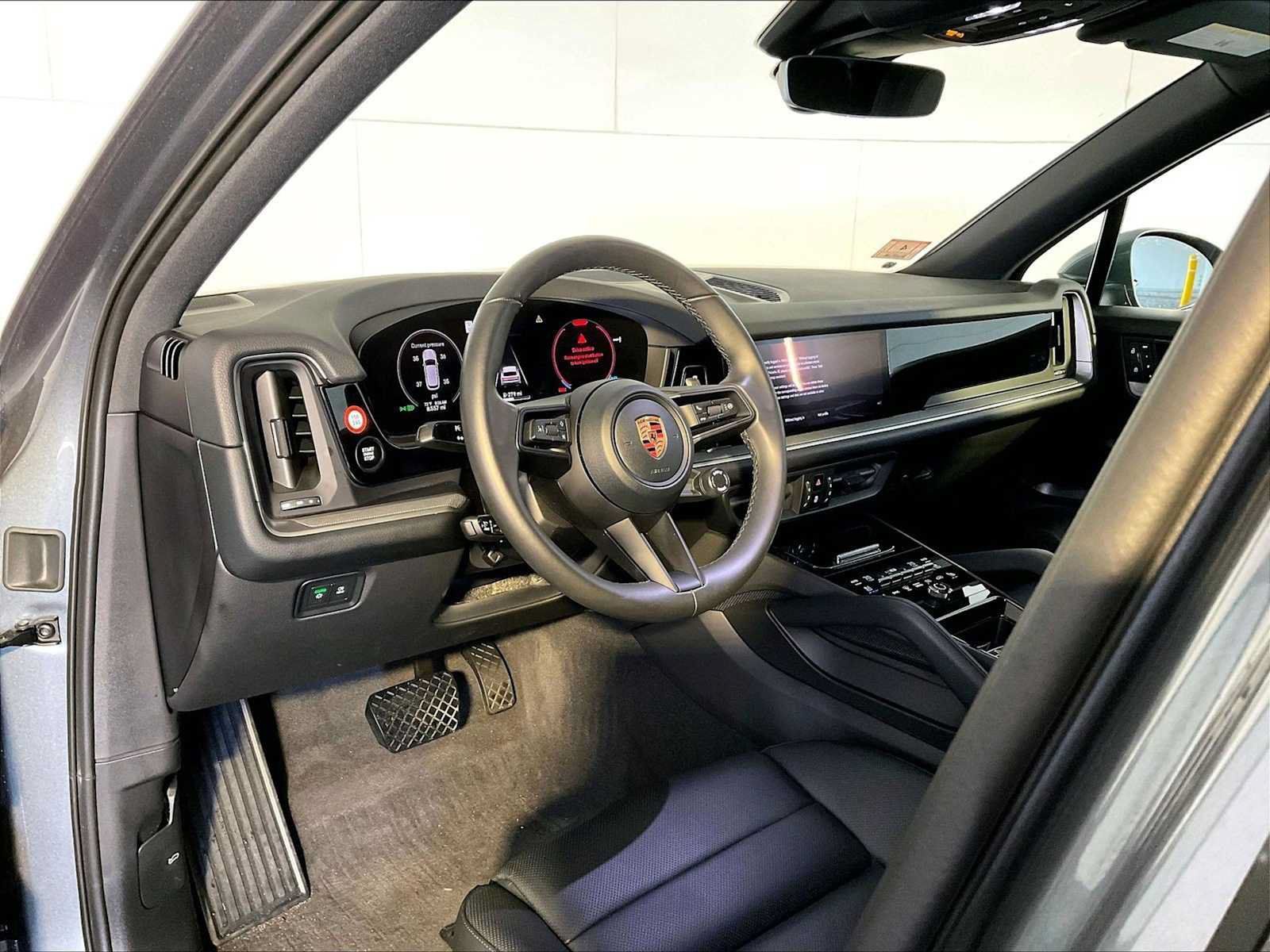 Certified 2026 Porsche Cayenne AWD/4WD image 4