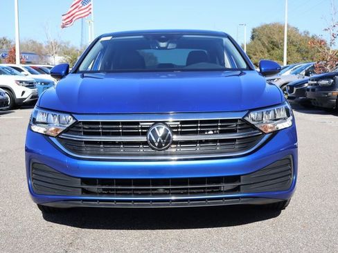 Certified 2023 Volkswagen Jetta SE image 2