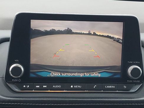 Used 2021 Nissan Rogue S image 29