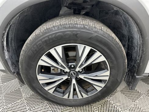 Used 2023 Nissan Rogue SV w/ SV Premium B Package image 12