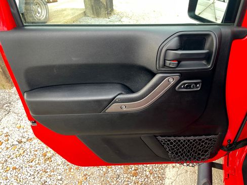 Used 2018 Jeep Wrangler Unlimited Sport S image 23