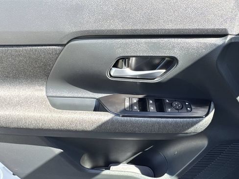 Certified 2025 Nissan Kicks SV AWD/4WD image 15
