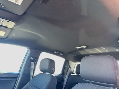 Used 2025 GMC Canyon Elevation image 32