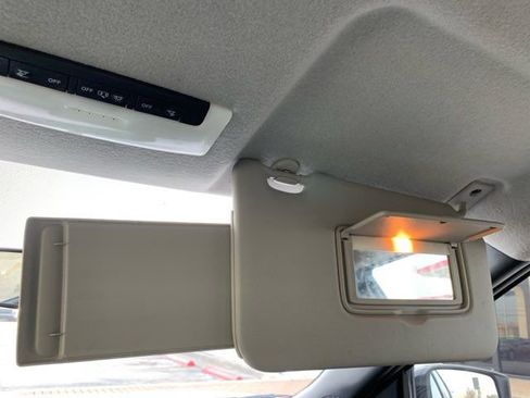 Used 2019 Nissan Kicks SV image 39