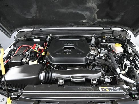 Used 2020 Jeep Wrangler Rubicon w/ Cold Weather Group image 5