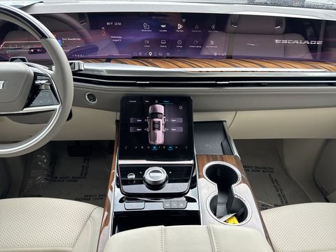 Certified 2026 Cadillac Escalade Platinum Sport w/ LPO, ONYX Package AWD/4WD image 15