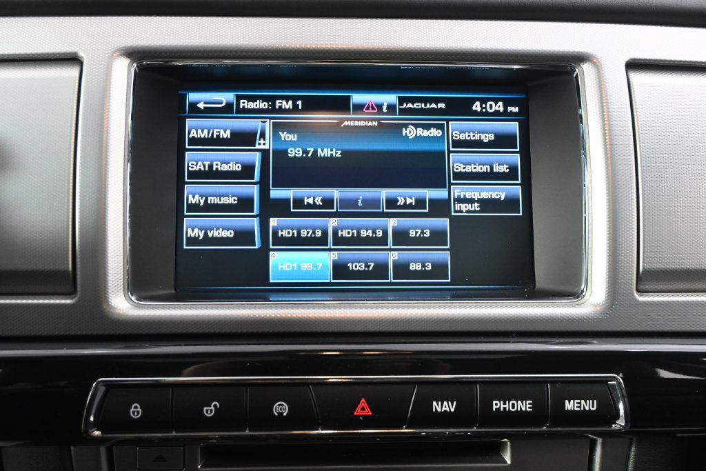 Used 2014 Jaguar XF Supercharged RWD image 28
