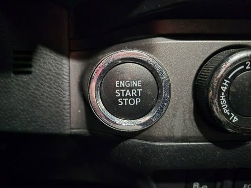 Used 2020 Toyota Tacoma TRD Off-Road w/ TRD Premium Off Road Package AWD/4WD image 24