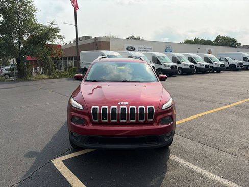 Used 2017 Jeep Cherokee Latitude w/ Comfort & Convenience Group AWD/4WD image 2