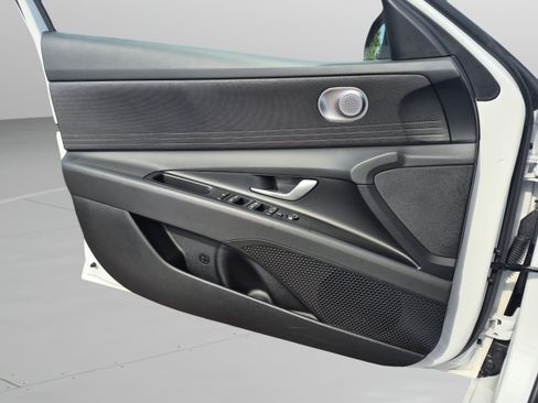 Certified 2025 Hyundai Elantra SE FWD image 21