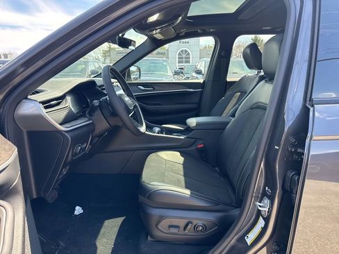 New 2026 Jeep Grand Cherokee Altitude AWD/4WD image 19