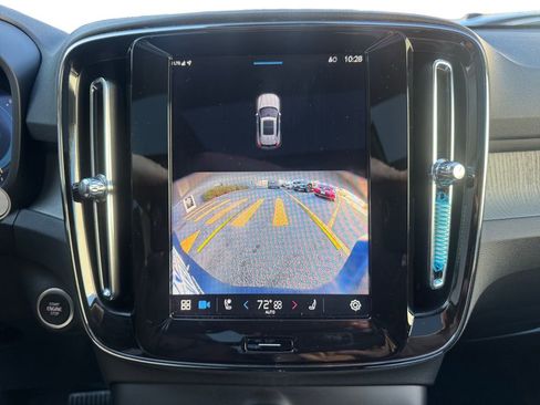 Certified 2025 Volvo XC40 B5 Core image 19