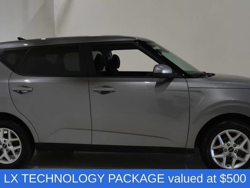 Used 2025 Kia Soul LX w/ LX Technology Package FWD image 3