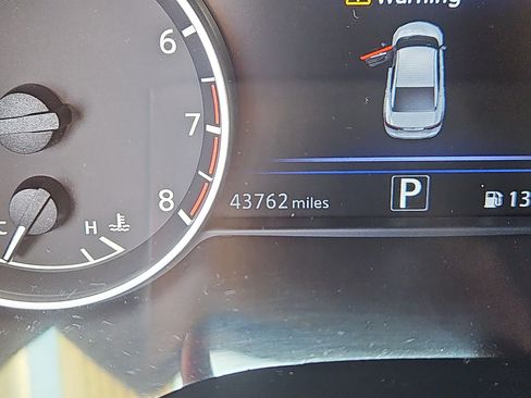 Used 2023 Nissan Maxima Platinum w/ Sport Mat Group FWD image 6