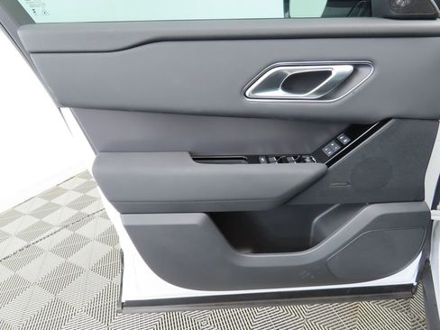 Used 2025 Land Rover Range Rover Velar Dynamic SE image 24