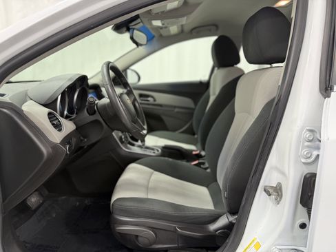 Used 2011 Chevrolet Cruze LS image 14