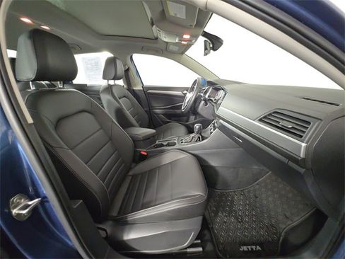 Used 2021 Volkswagen Jetta SE image 15