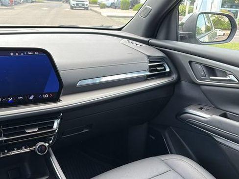 Used 2025 Chevrolet Traverse LT w/ Enhanced Driving Package AWD/4WD image 25