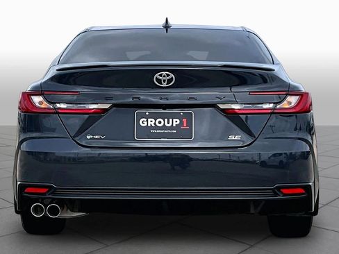 Used 2025 Toyota Camry SE w/ Convenience Package image 5