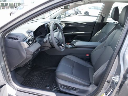 Used 2025 Toyota Camry XLE image 16