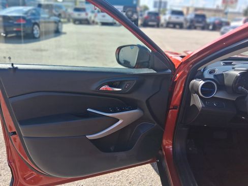 Used 2024 Chevrolet Trax LS w/ LS Convenience Package FWD image 9