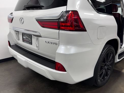 Used 2016 Lexus LX 570 4WD w/ Luxury Package image 20