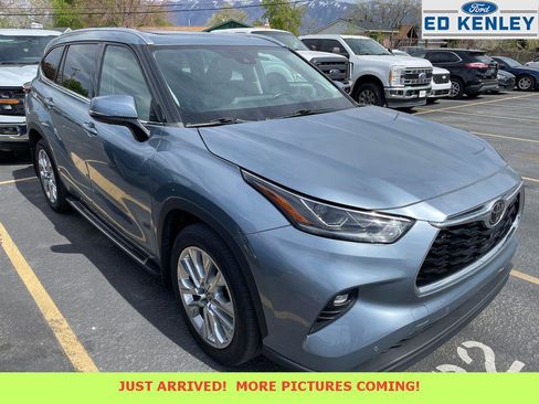 Used 2022 Toyota Highlander Limited image 1